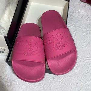Gucci pink slides
